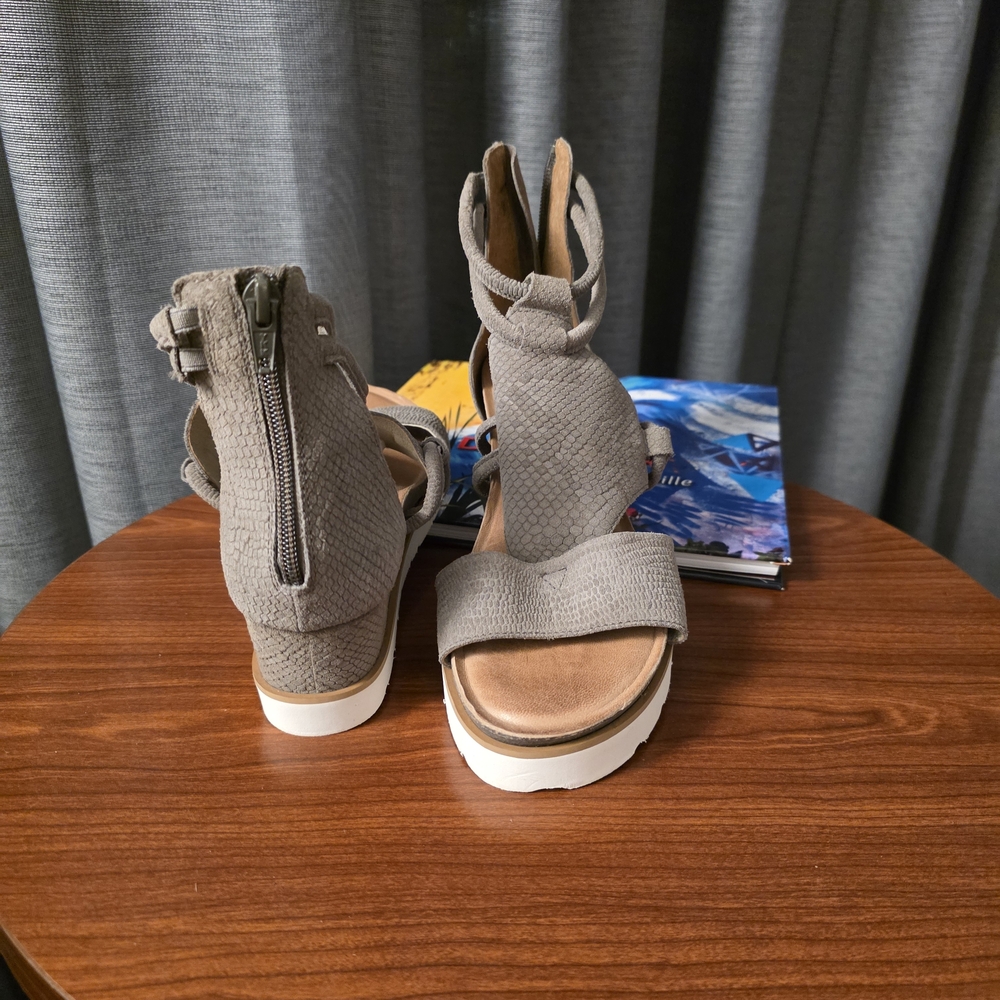 Women's Brown Sandals - Picture 5 of 11